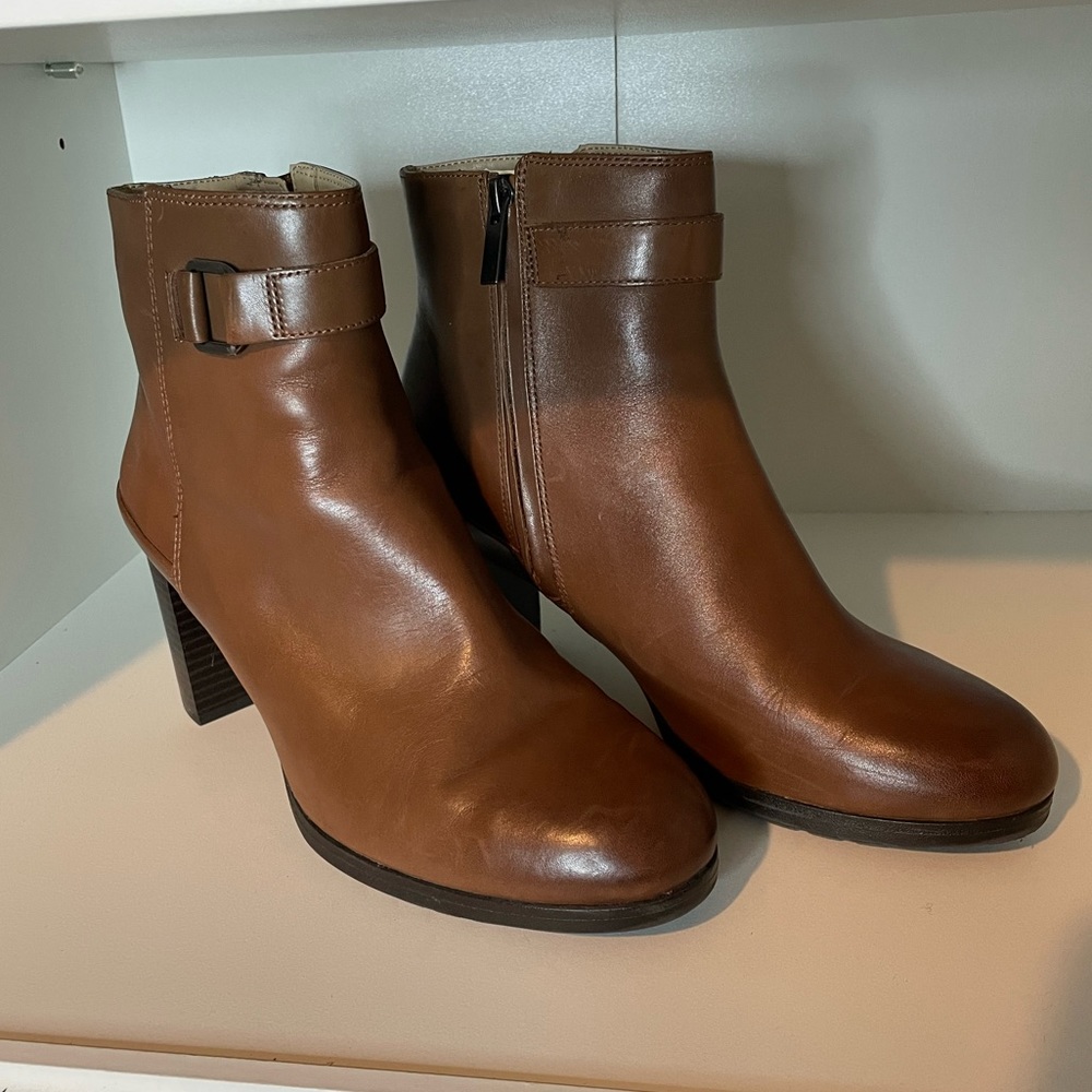 Clarks Cushion Plus Brown Leather boot - size 9
